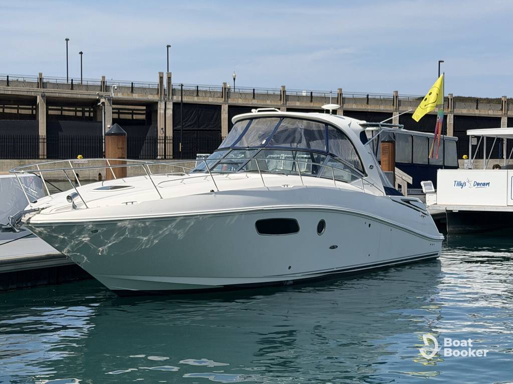 Sea Ray Sundancer motoring past Navy Pier on Lake Michigan
